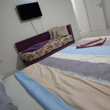 Aine - Old Bridge Apartman *