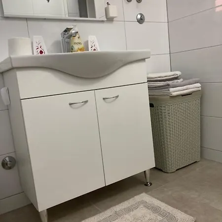 Aine - Old Bridge Apartment *