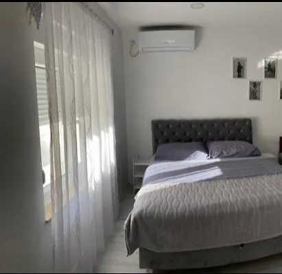 Aine - Old Bridge アパート *